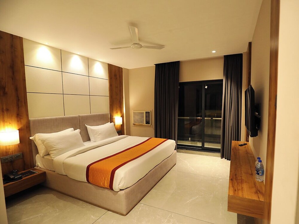 Geetanjali Hotel and Suites