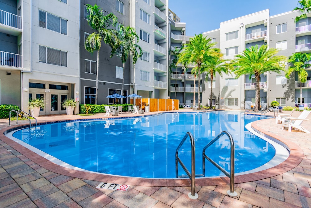 BC-324: Channelside Luxury Apartment - Image 3