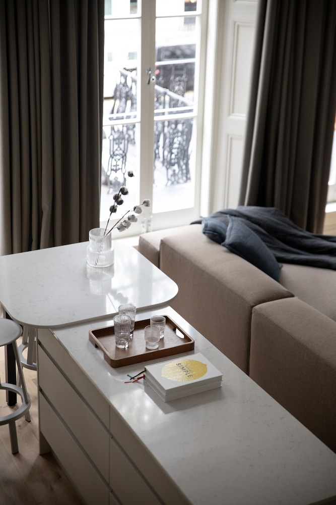 Gulaid House Knightsbridge by Bob W London