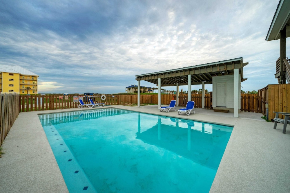 The Madison Pool, Mustang Island Beaches & Port A Fun Nearby