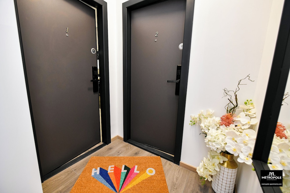Metropole Apartments Central City