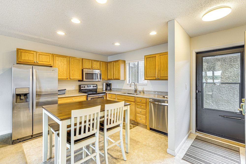 Lakefront Osage Beach Condo: Main Channel View!