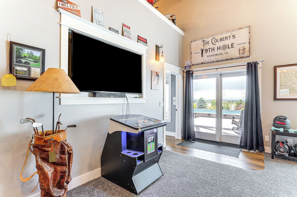 Private Hot Tub + Game Room: Keenesburg Getaway!