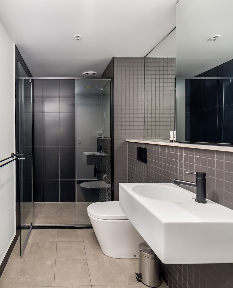Chic 3-bed in Central With Pool, Sauna and Gym