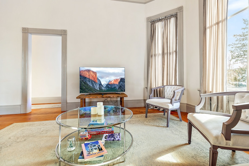 Ashland Vacations - Barclay Klum House by WanderLodges - Property Image 11