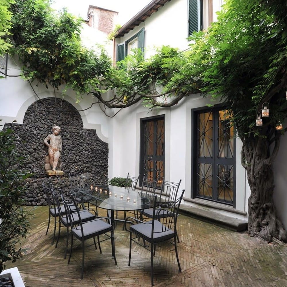 La Palazzina Santa Dorotea Splendid Rome Townhouse With Courtyard Garden