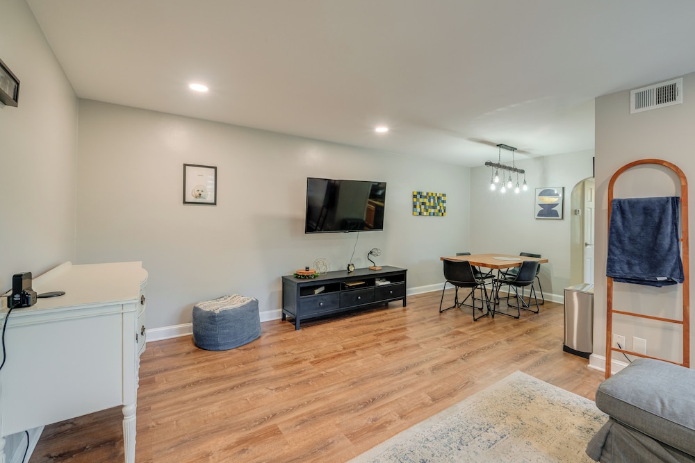 Convenient Arlington Condo ~ 4 Mi to National Mall view 4