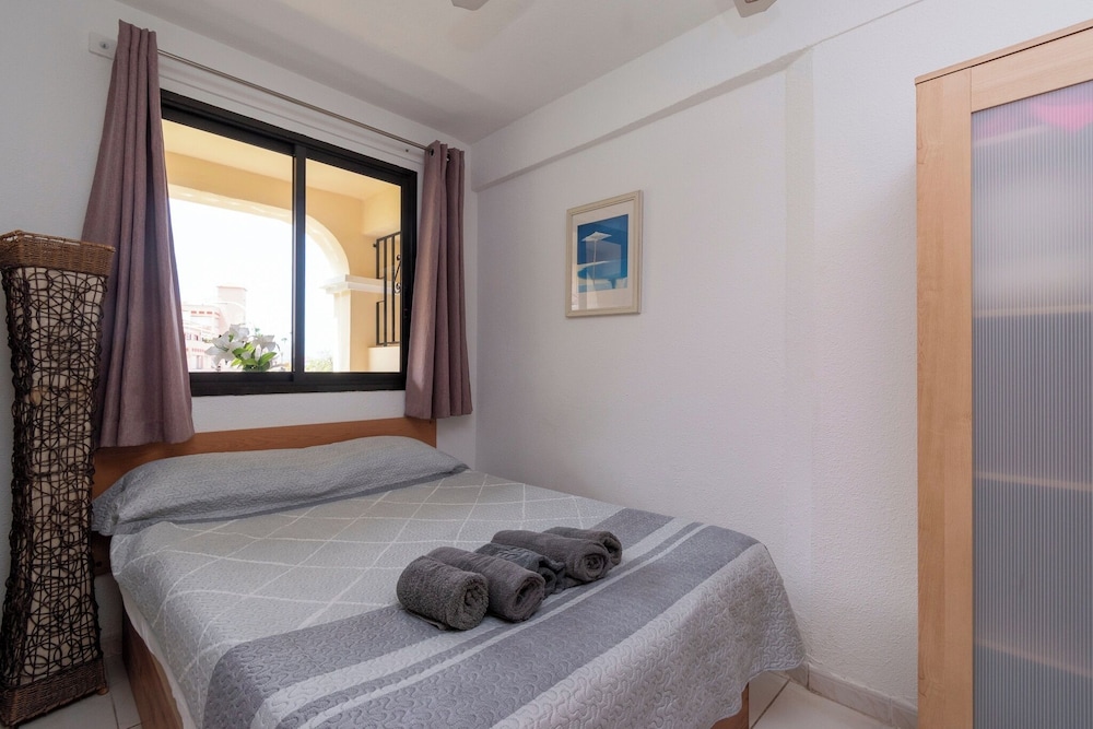Apartment Castle Harbour view 4