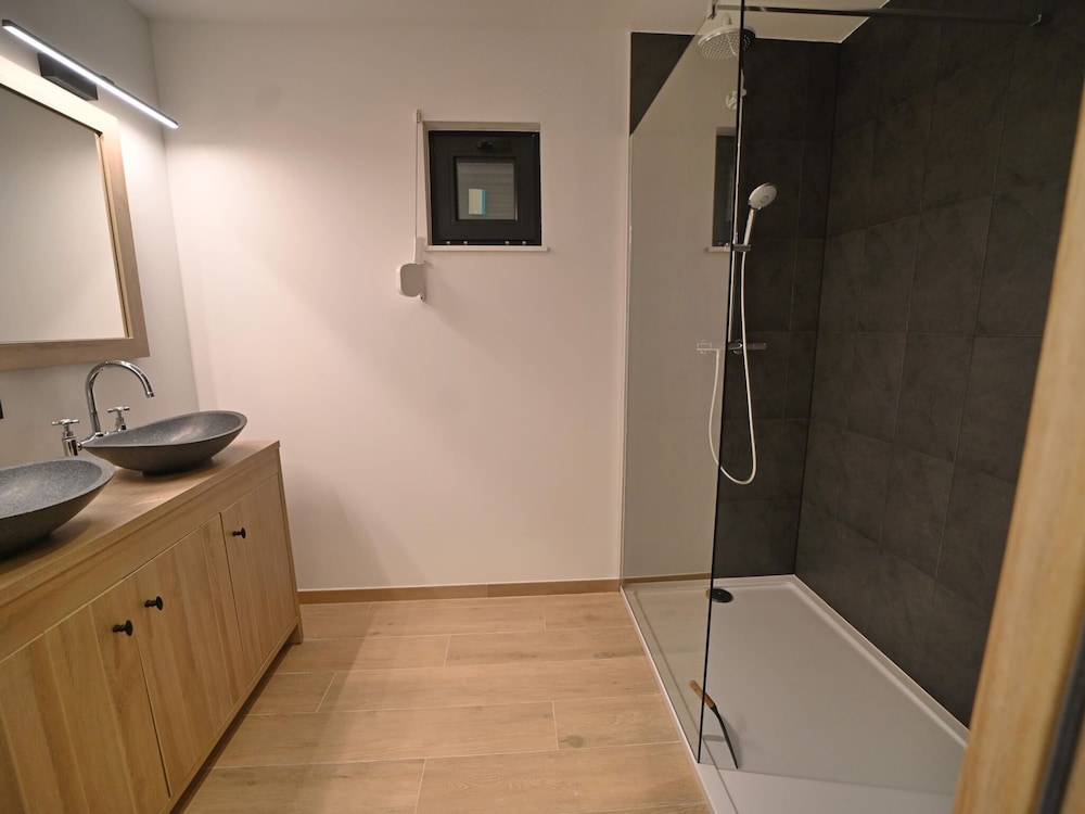 Chalet Near Durbuy With Forest & Hot Tub