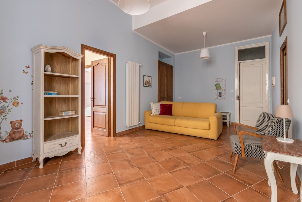 Il Cortile Degli Aragonesi