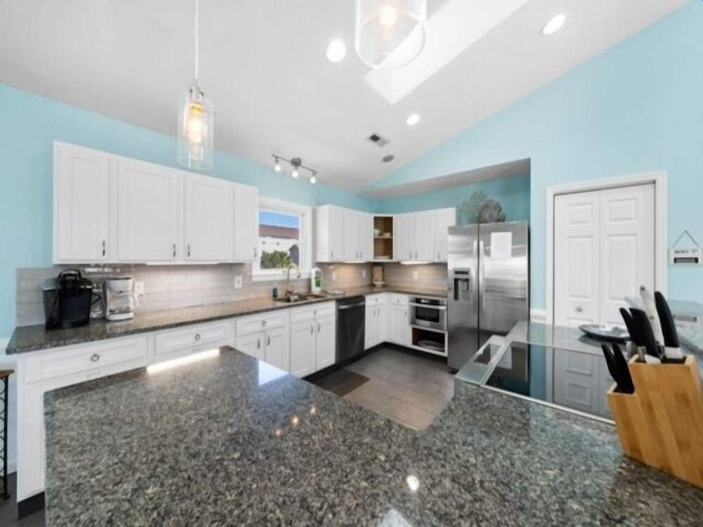Just For The Shell Of It 5 Bedroom Home by RedAwning view 4