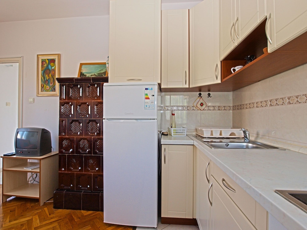 Apartment 613 view 4