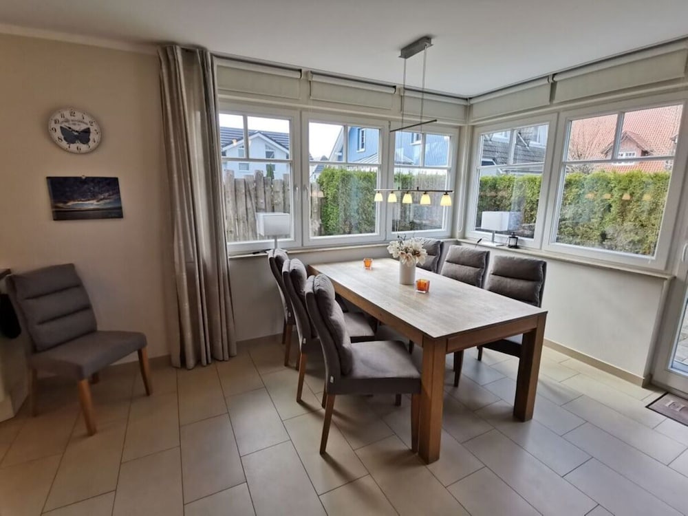 Strandburg Modern Retreat