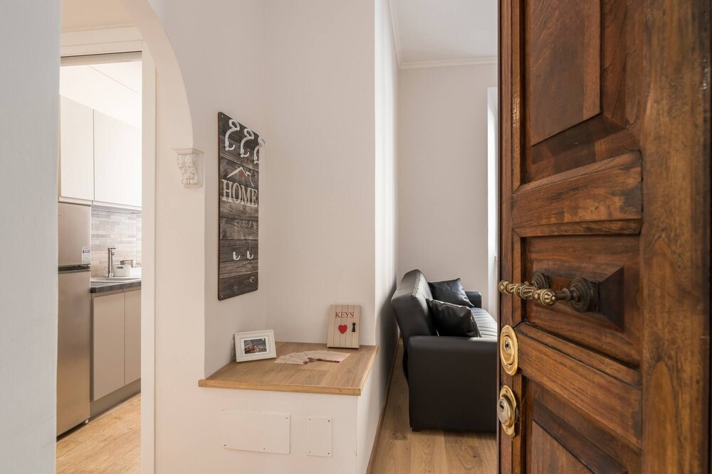 New Completely Renovated Apt In Vatican Peppes