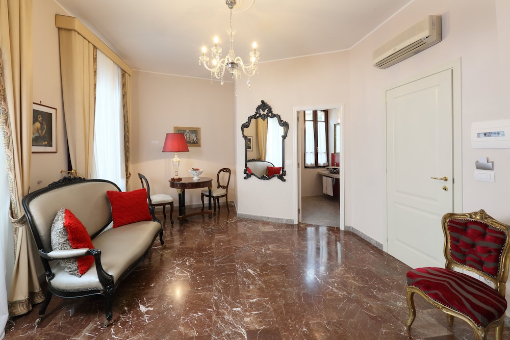 Porta Di Mezzo Luxury suites and rooms