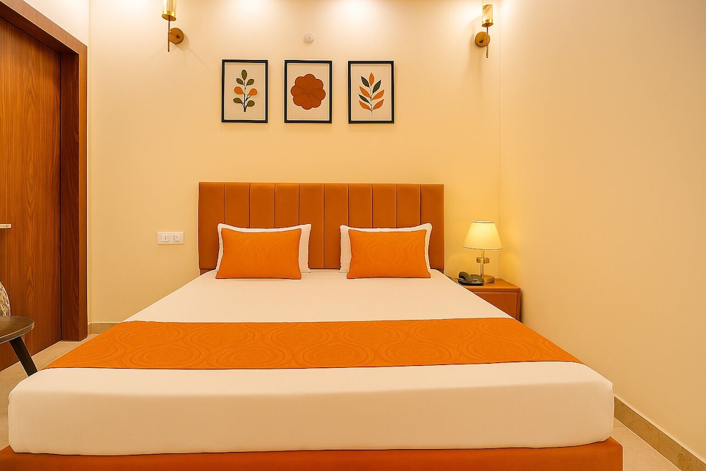Radha Vrindavan Inn - Near Prem Mandir