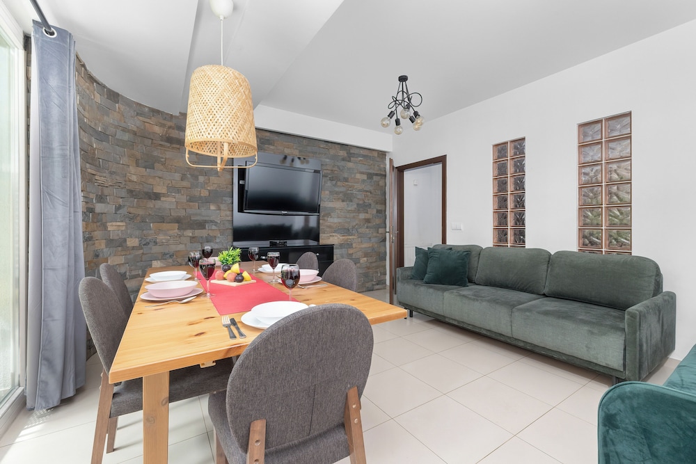 Apartment With Sauna and Pool by Renters