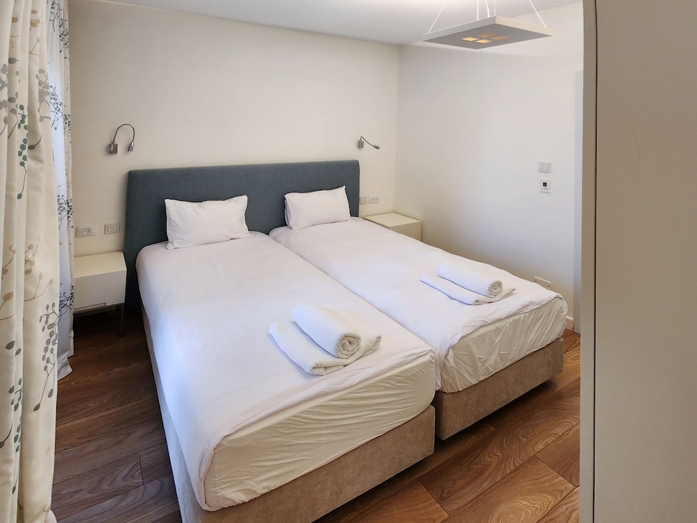 Holiday Luxury Home by FeelHome view 4