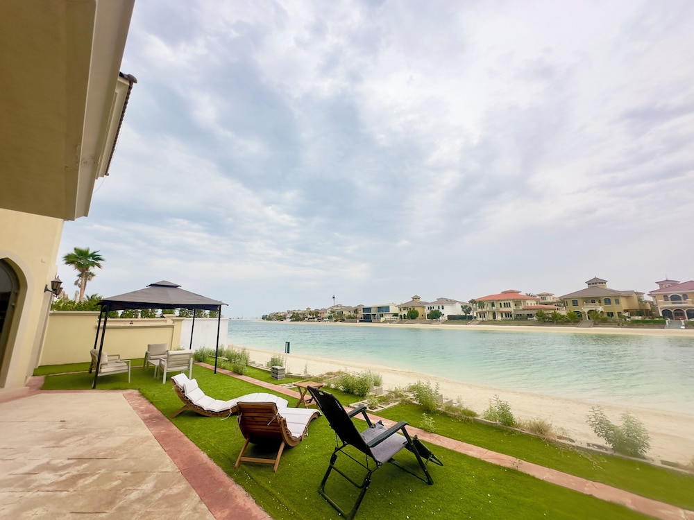 Private Palm Villa - Mint Stay