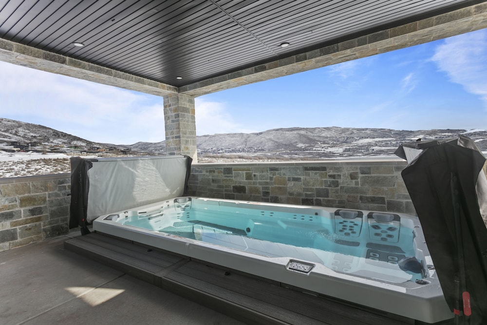 11494 N Ursa Circle- Skyridge 5 Br Home W/ Hot Tub 5 Bedroom Home