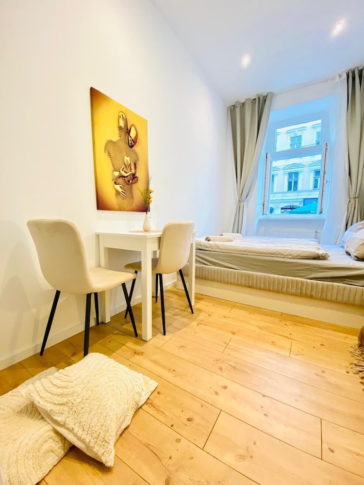 Charming 4 Bedroom Apartment Ottakring