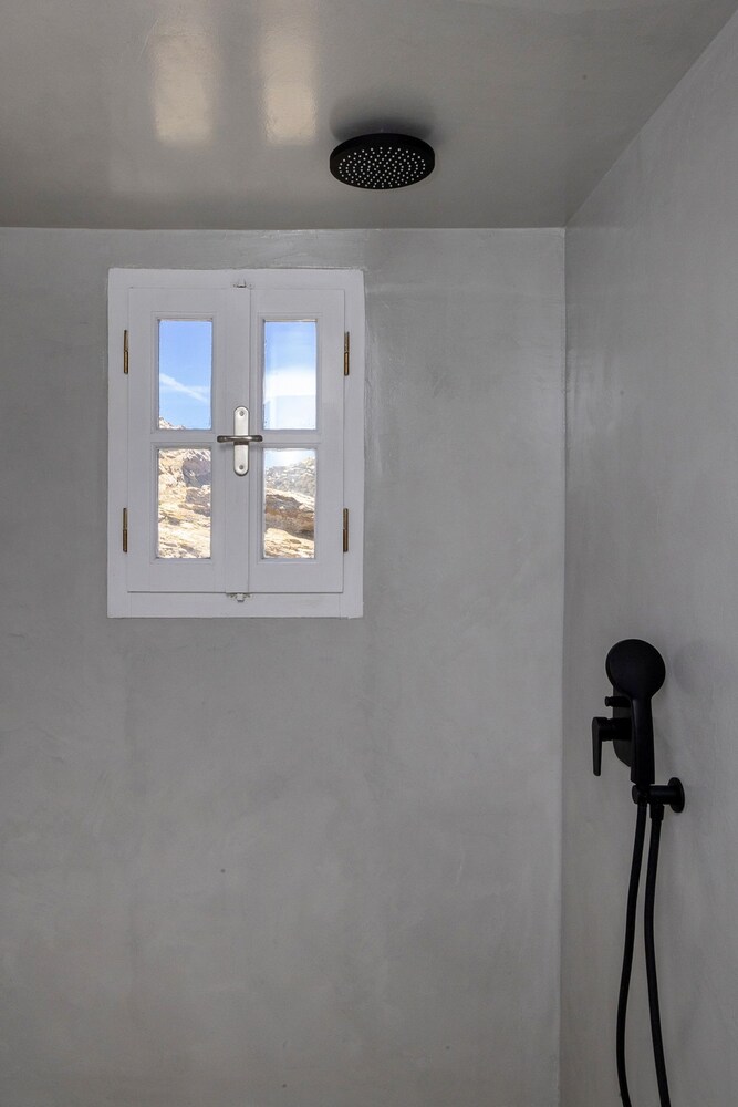 Akre Marlas Tinos