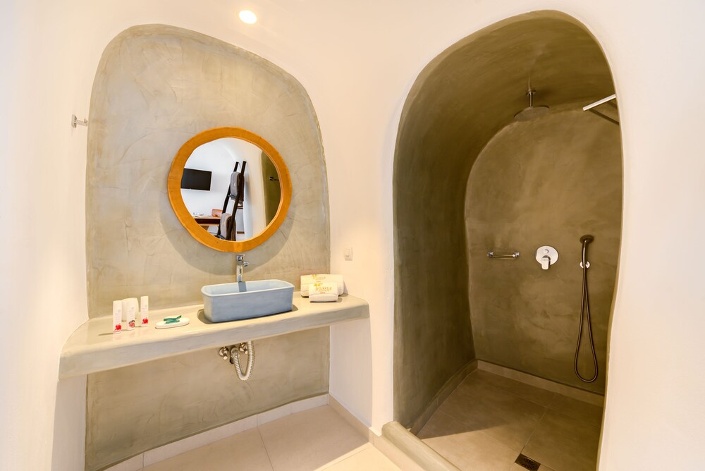 Iriana Suites