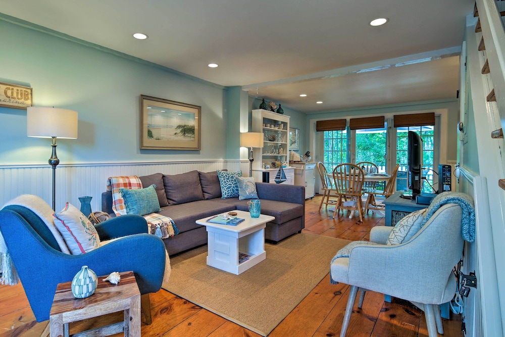 Maushop Village Getaway w/ Private Beach Access!