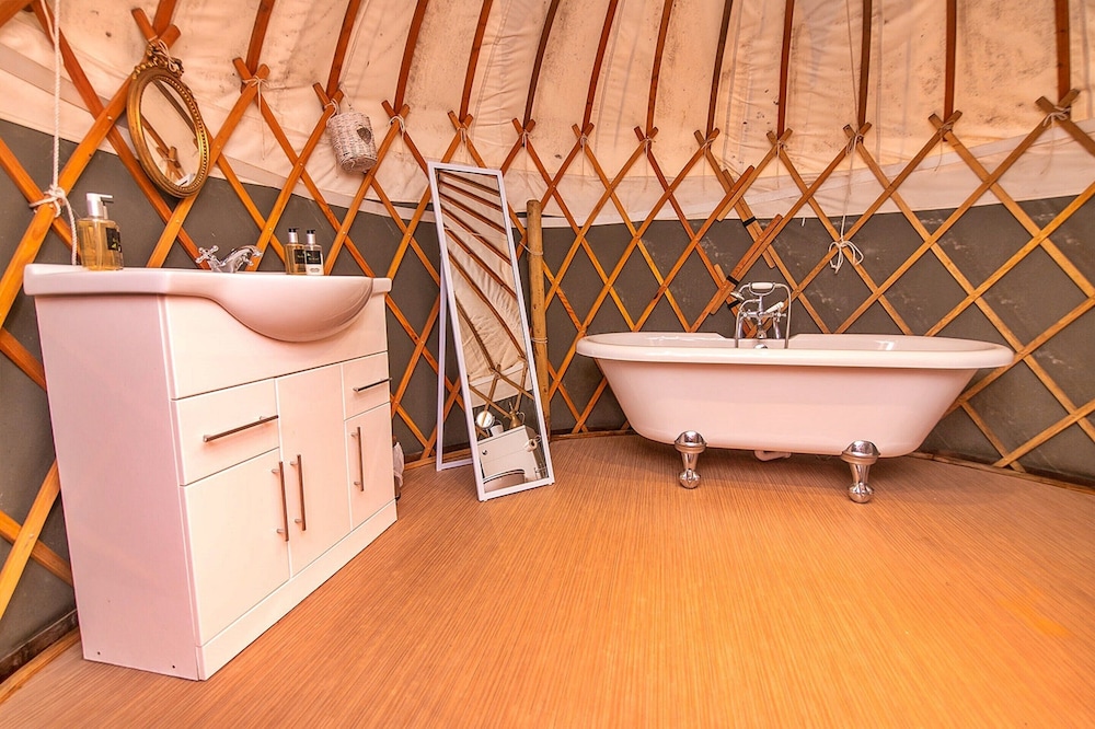 Chalet With Gleneagles Views, hot Tub, No Deposit
