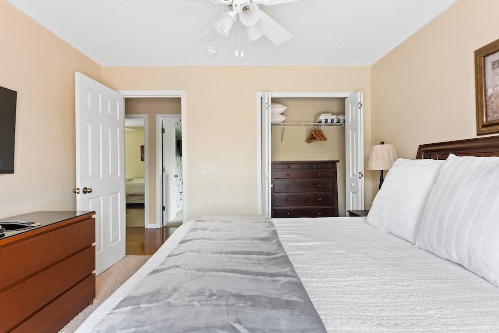 Lake View and Pool 4BR House Disney Area