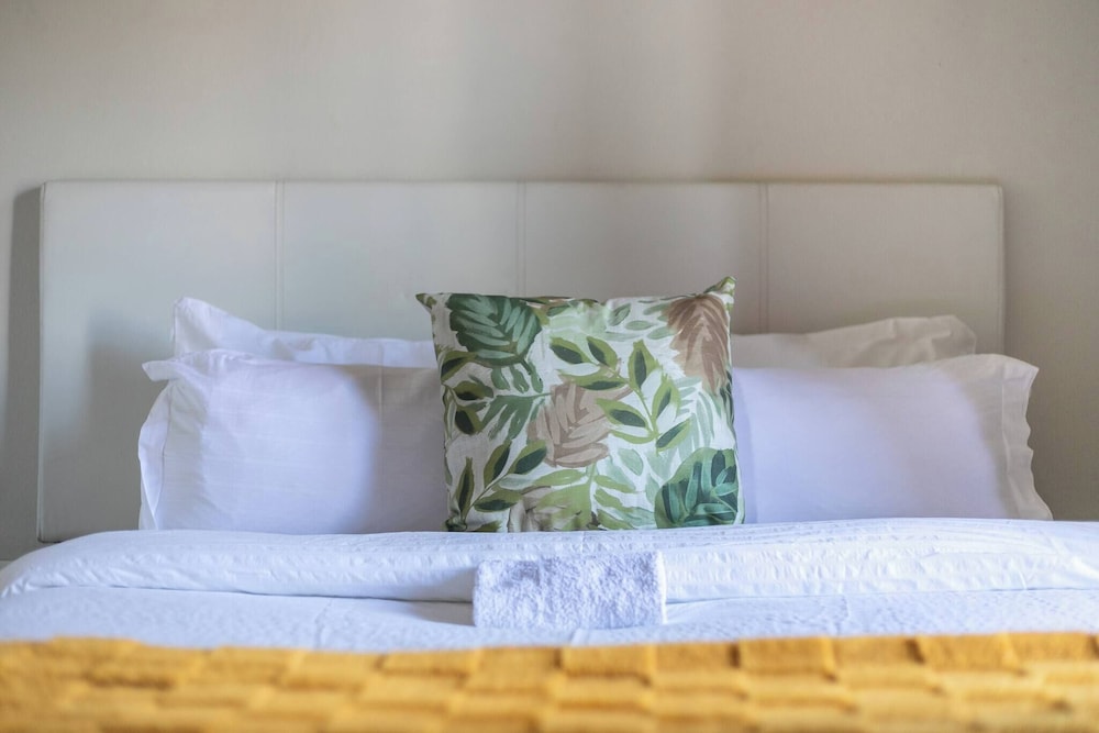 2bed in Sandton City