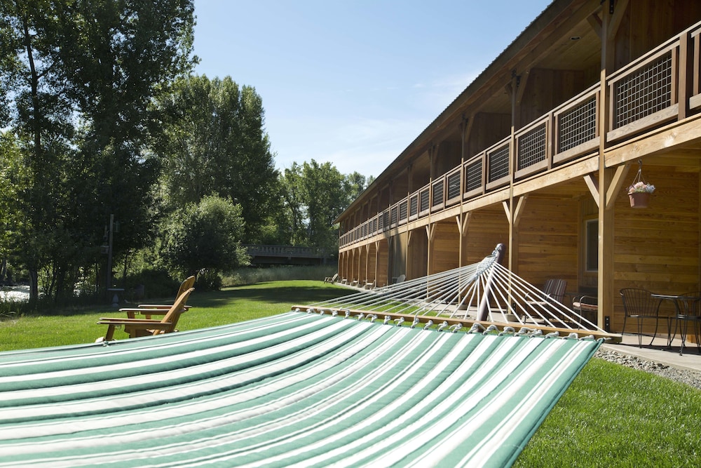 Methow River Lodge & Cabins