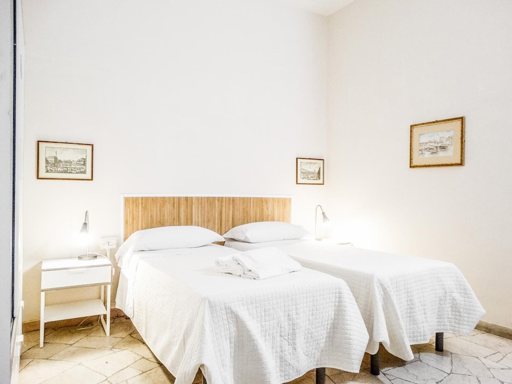 Iris Florentina photo 4