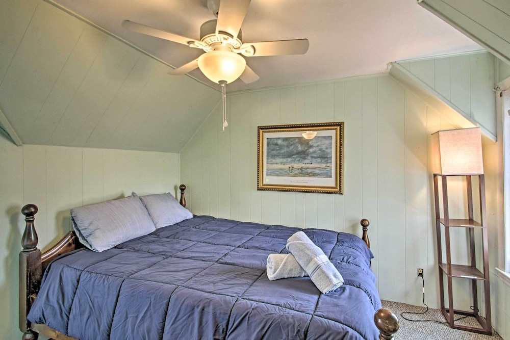 Bayside Weirs Beach Cottage < Half Mile to Pier! view 3