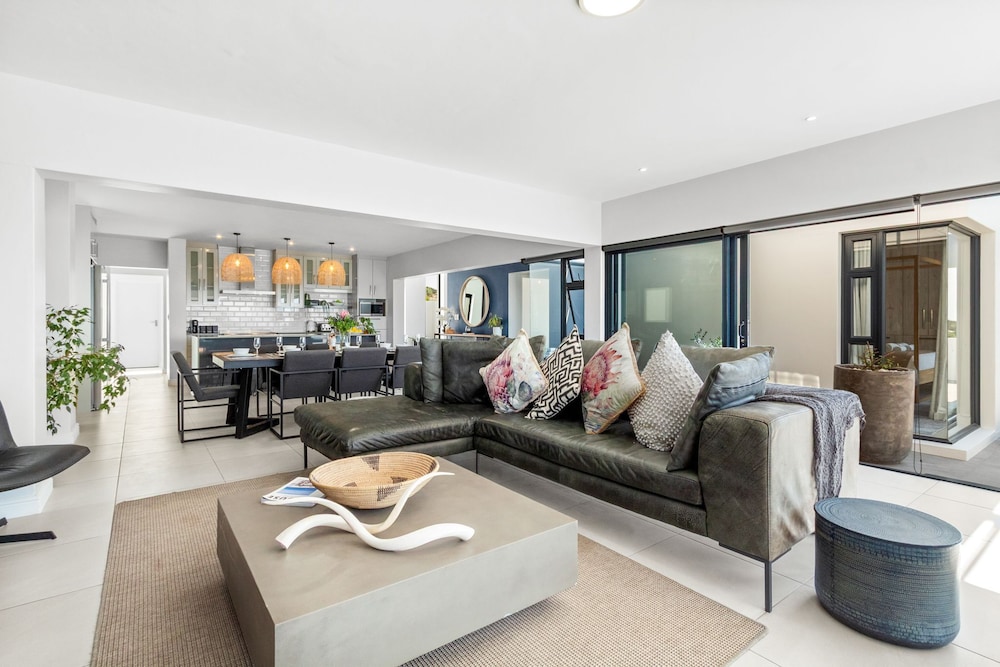 Shelley Point Beach Villa