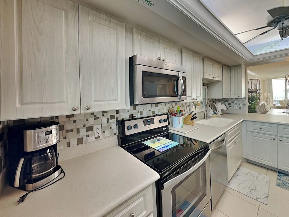 Sun Caper 208 by Distinctive Beach Rentals