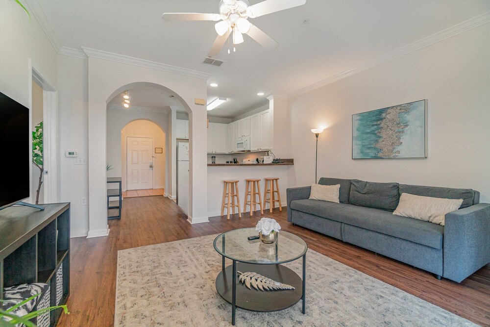 Upstay Modern 3BR Condo Pool Patio Near Disney
