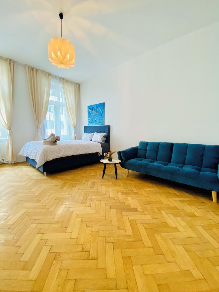 Affordable 2BR Apt For 6 Near Stadthalle