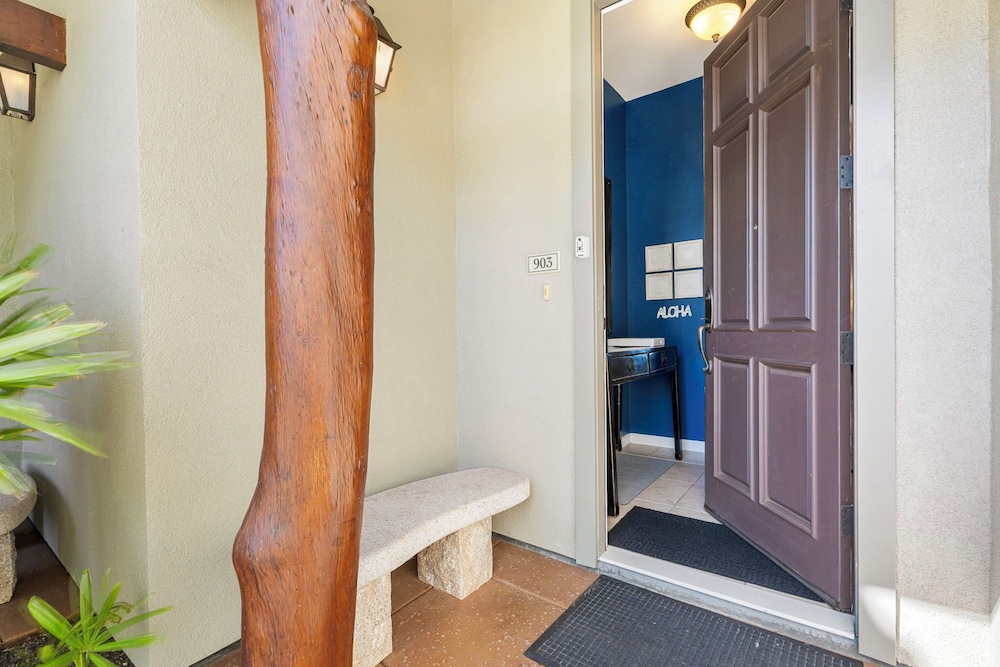 Walk to Restaurants/shopping - Excellent Golf Course Views - Private Beach Access - Vrkcv