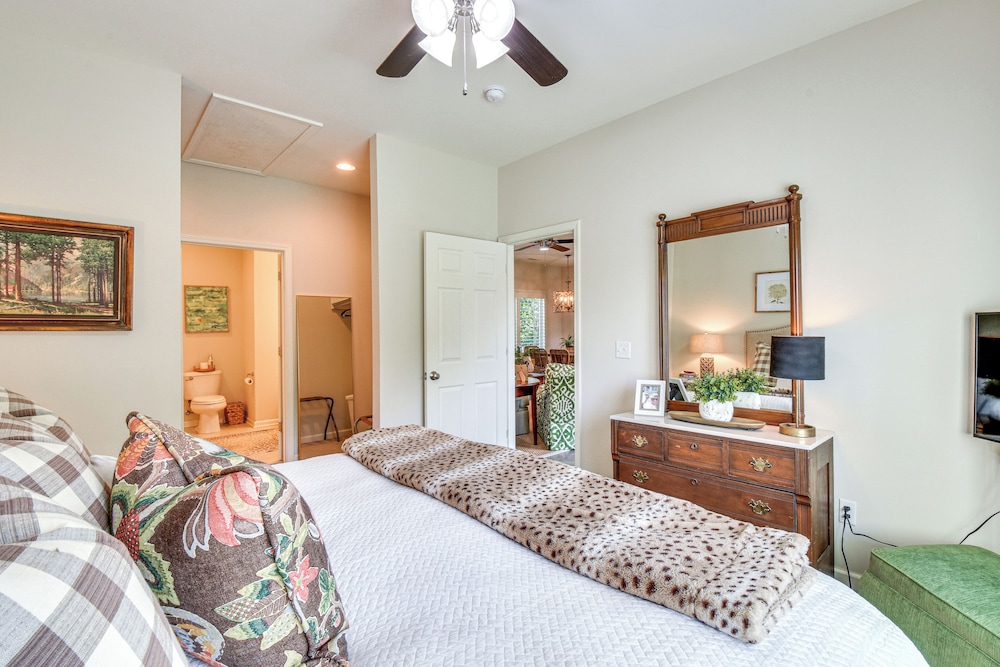 Lakefront Fun Near Clemson! Retreat w/ Pool Access