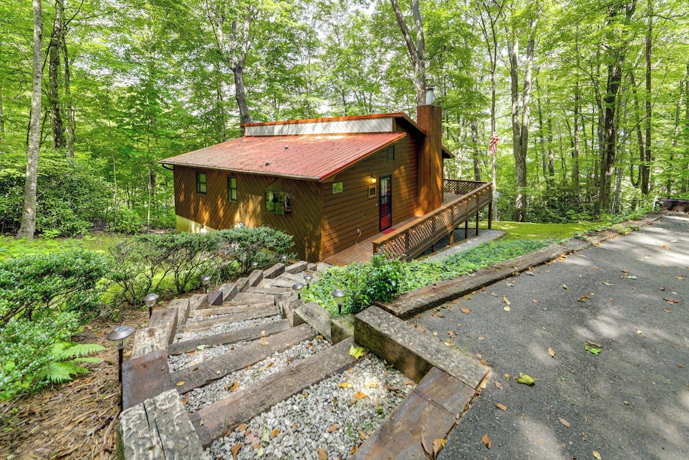 Smoky Mtn Cabin, 7 Mi to Cataloochee Ski Area!