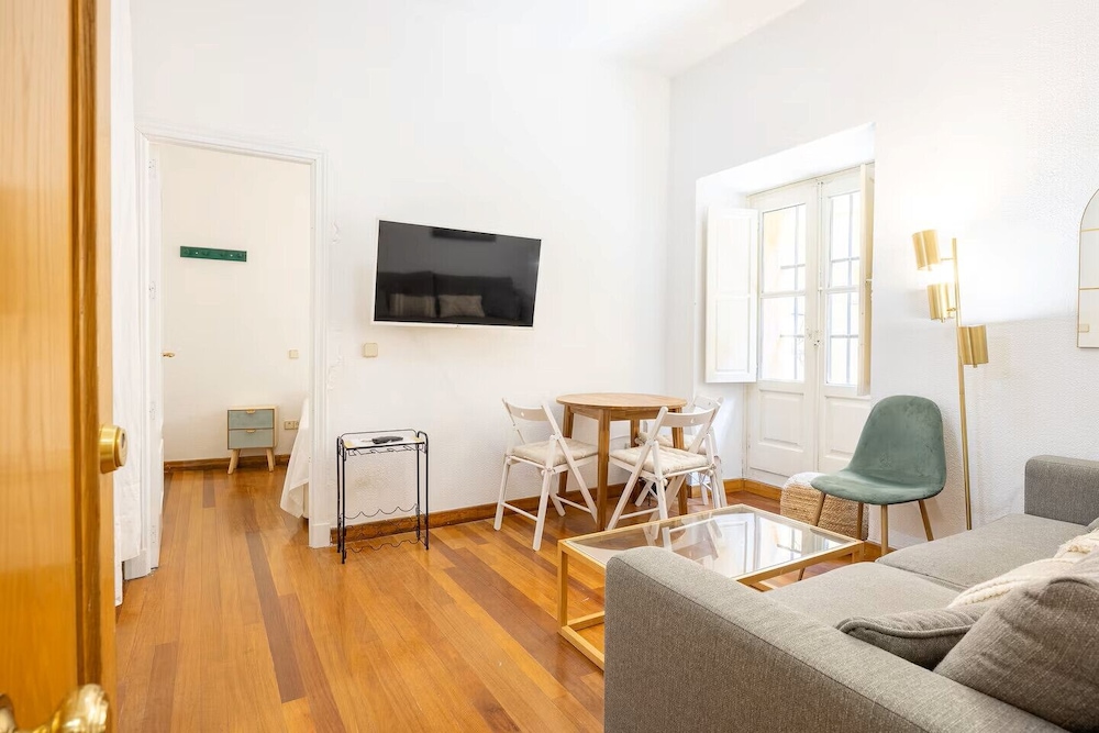 Toro 4 in Madrid With 1 Bedrooms and 1 Bathrooms