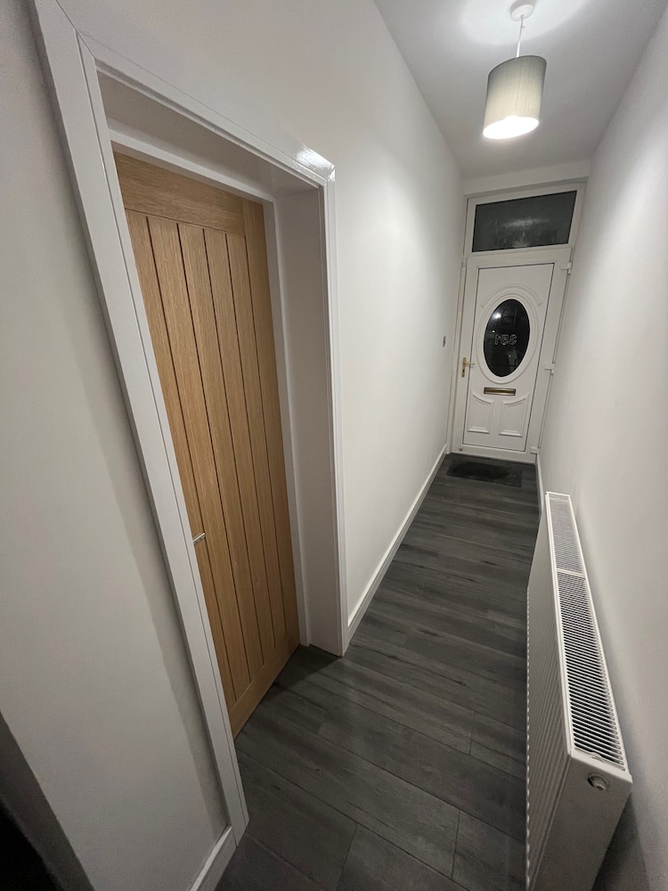 Shawforth - 2 Beds - Sleeps 4 - Street Parking