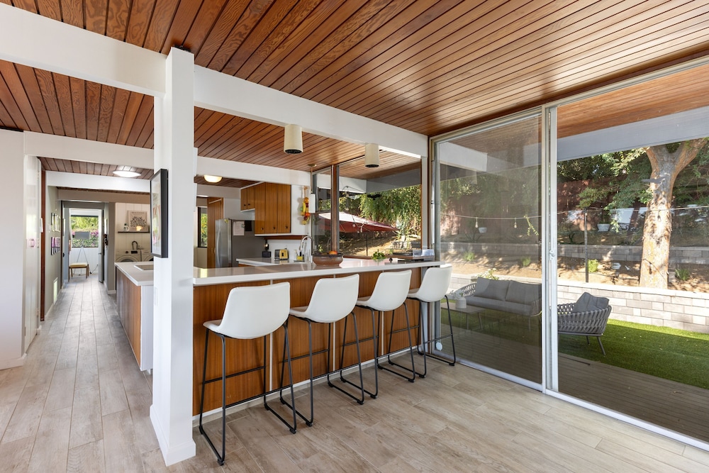 Mid-century Masterpiece With Pool Spa Tesla