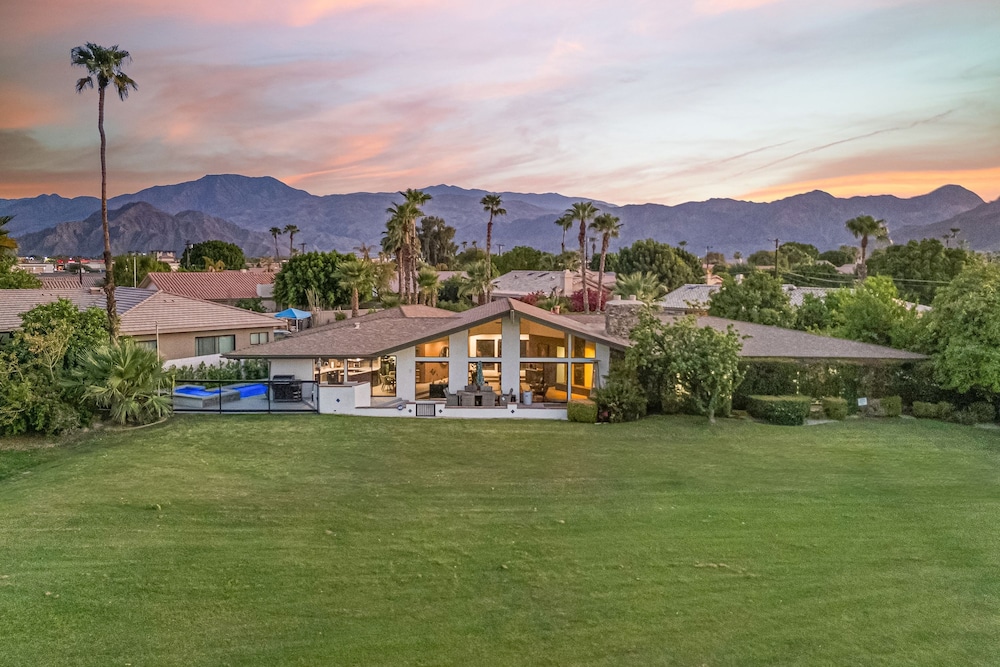 Edgy House Pool Hot Tub and Golf Course Views