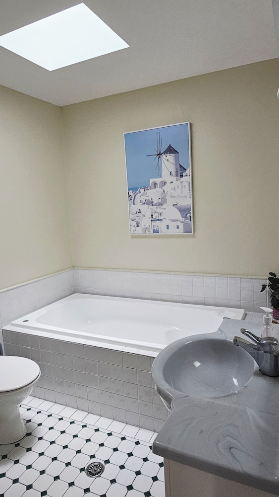 LILYPAD 4-bedroom Urban Retreat Auckland