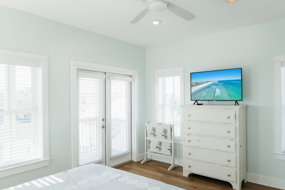 30A Seaclusion by Avantstay Walk to Beach Pool