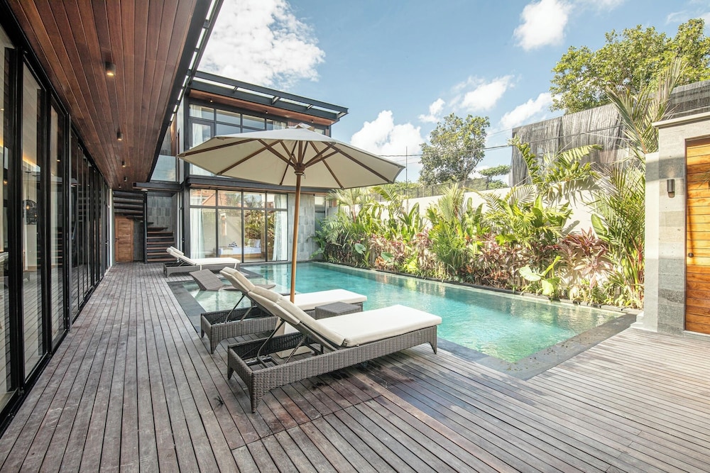 Opulent 6BR Villa, 400m From Canggus Golden Shore