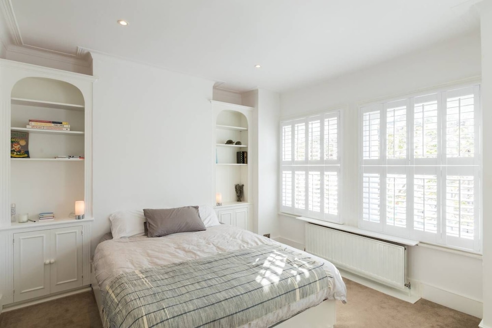Fabulous 4 Bed House With Garden in Fulham