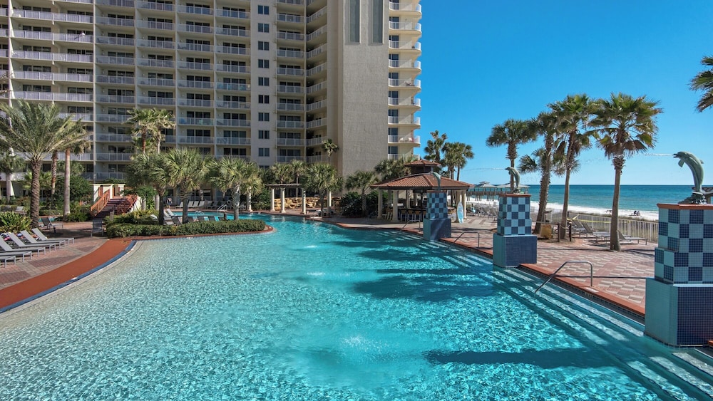Beachfront Corner Unit w/ Wrap-around Balcony, Close to Attractions!